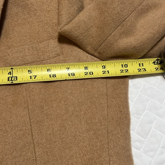 Hart Schaffner & Marx sports coat. 100% camel hair. See measurements for fit. - Picture 9 of 11